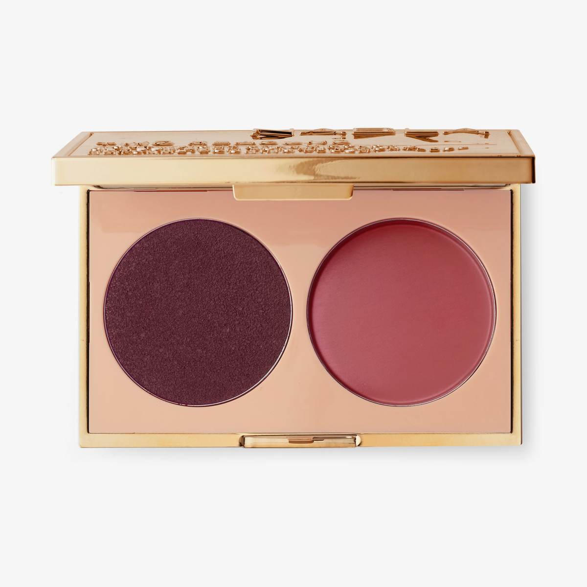Das Blush Kompaktset „Two Reasons“ von NABLA enthält einen tiefen Beerenbraunton mit pudrigem Finish (links) sowie einen warmen Nude-Cremeton (rechts) für weiche Definition.