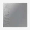 Das kompakte Skin Mate Etui von Mesauda Beauty, eine quadratische Produktverpackung in silber-grau und der Aufrschrift "MESAUDA".
