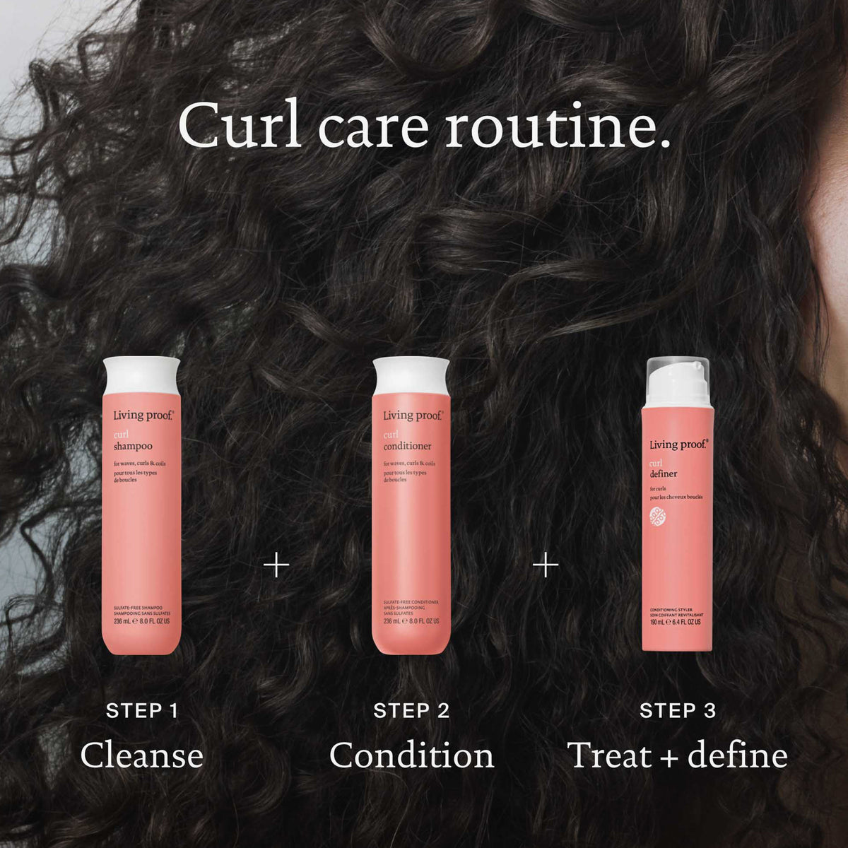 Drei Living Proof Produkte vor lockigem Haar: Curl Shampoo, Conditioner und Definer, mit Text: Curl care routine in 3 Schritten.
