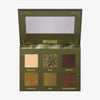 Bare Harmony 3.0 von Mesauda Beauty ist eine grüne Lidschattenpalette mit sechs Farbtönen und einem Spiegel im Deckel.