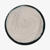 Nahaufnahme der cremigen Textur des Scandinavian Biolabs Flexible Hybrid Clay Stylingprodukts.