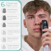 Mann reinigt sein Gesicht mit dem STYLPRO Hydro Exfoliator; links Auflistung der 6 mitgelieferten Reinigungsaufsätze mit Beschreibung.