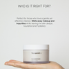 Eine Hand hält einen Tiegel mit dem Transparent Lab Cleansing Balm vor einem schlichten Hintergrund, darüber steht ein Text zur Hautpflege.