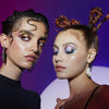 Zwei Personen mit kräftigem Augen Make-up das mit den Galactic Shadow Flüssigliedschatten von Mesauda Beauty geschminkt wurde.