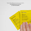 Eine Hand hält 3 Einzelverpackungen der Zitless Patches, darüber Info zu Hautproblemen