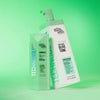 Technocolor 1 Hour Express Self Tanning Foam und Technocolor Self Tanning Face Serum Emerald vor grünem Hintergrund