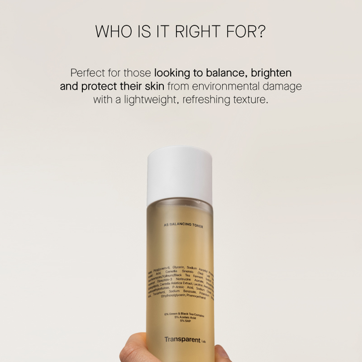 Eine Hand hält eine Flasche Transparent Lab A5 Balancing Toner vor einem schlichten Hintergrund mit beschreibendem Text darüber.