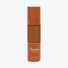 Eine halbtransparente und bronzene Flasche Yummy Skin Serum Foundation 19G mit braunem Inhalt.