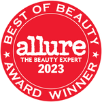 Rotes Siegel mit weißer Schrift: “Allure Best of Beauty Award Winner 2023 – The Beauty Expert”.