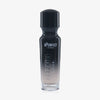 Eine halb transparente halb schwarze Flasche Chroma Cover Foundation Matte in der Farbe C1 vor weißem Hintergrund. 