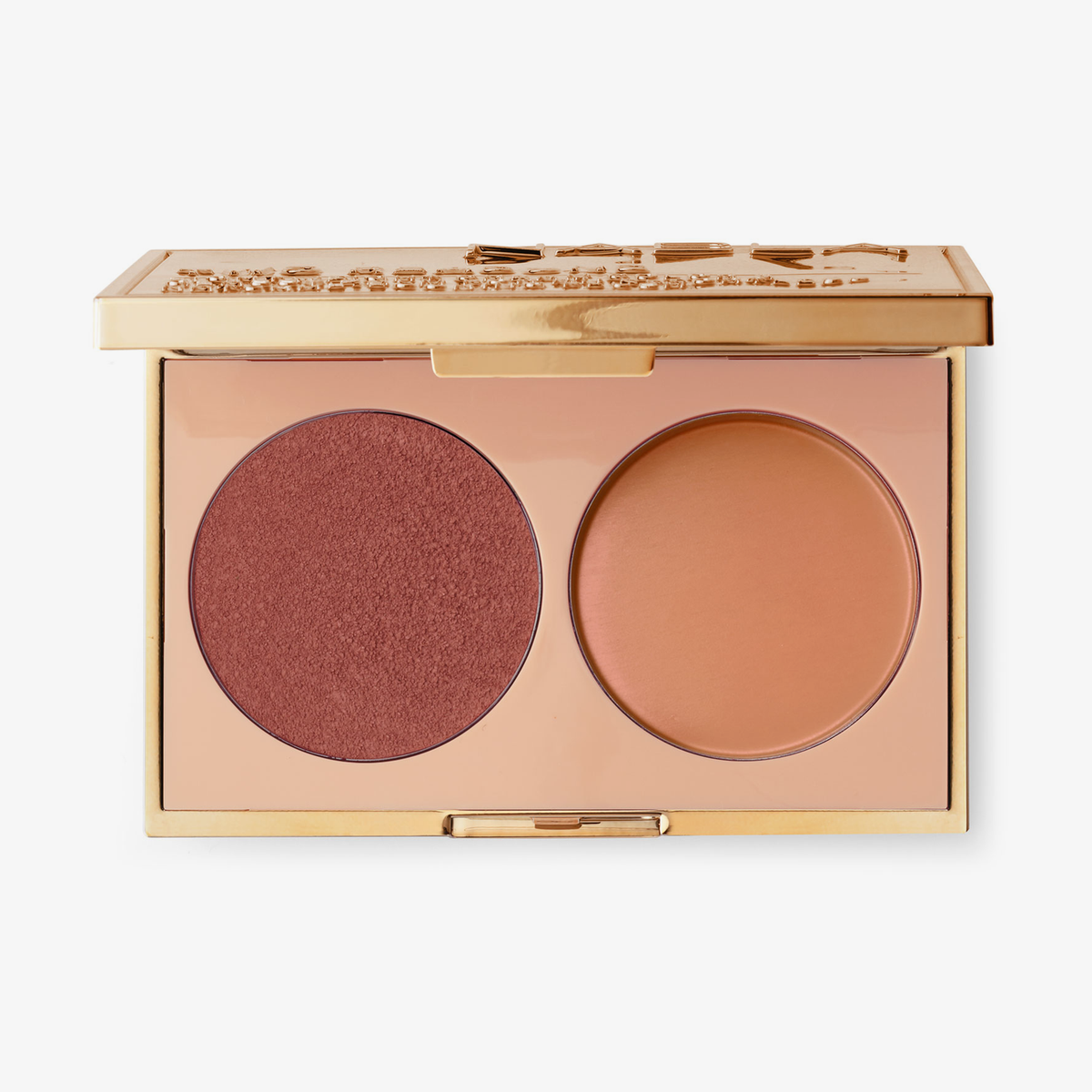 Das Blush Kompaktset „Two Reasons“ von NABLA bietet einen satten Terrakotta-Farbton mit pudrigem Finish (links) und einen pfirsichfarbenen Cremeton (rechts) für sommerliche Frische.