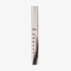 Silberne Tube Lash Out Mascara von BPerfect Cosmetics mit rosa Schrift vor weißem Hintergrund.