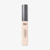 Eine Tube Chroma Conceal Liquid Concealer im hellen Farbton C2, grauer Kappe und durchsichtigem Körper.