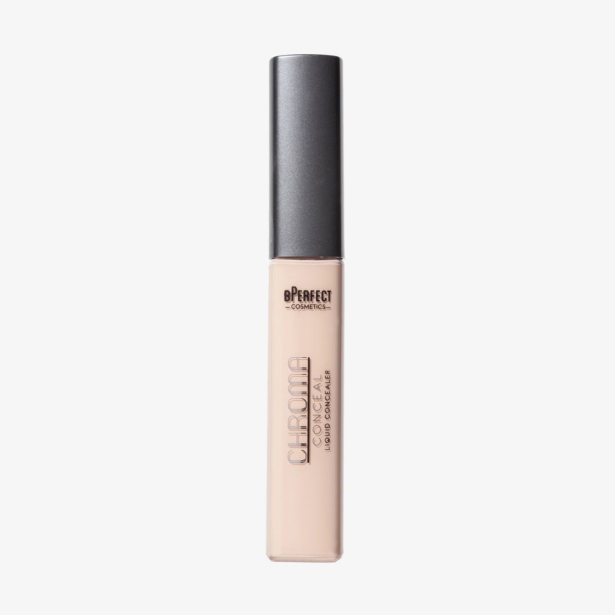 Eine Tube Chroma Conceal Liquid Concealer im hellen Farbton N1, grauer Kappe und durchsichtigem Körper.