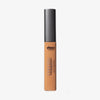 Eine Tube Chroma Conceal Liquid Concealer in mittlerem Farbton N5, grauer Kappe und durchsichtigem Körper.