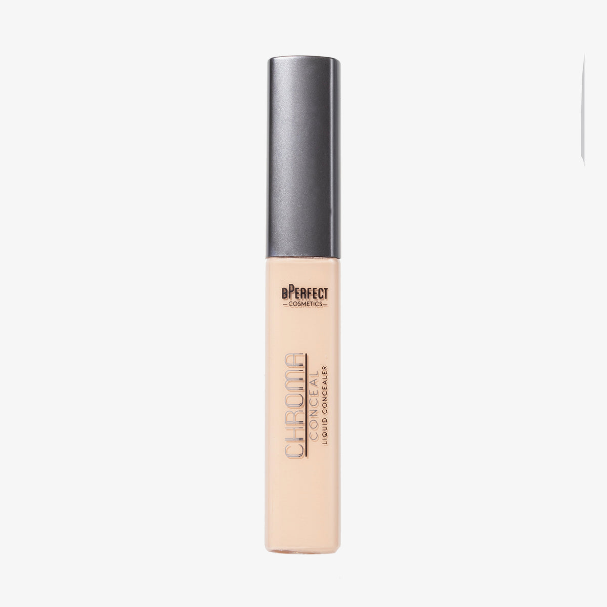 Eine Tube Chroma Conceal Liquid Concealer im hellen Farbton W1, grauer Kappe und durchsichtigem Körper.