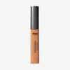 Eine Tube Chroma Conceal Liquid Concealer in mittlerem Farbton W6, grauer Kappe und durchsichtigem Körper.
