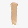 Ein Farbmuster des Chroma Conceal Liquid Concealer W2 mit glatter, cremiger Textur auf weißem Hintergrund.