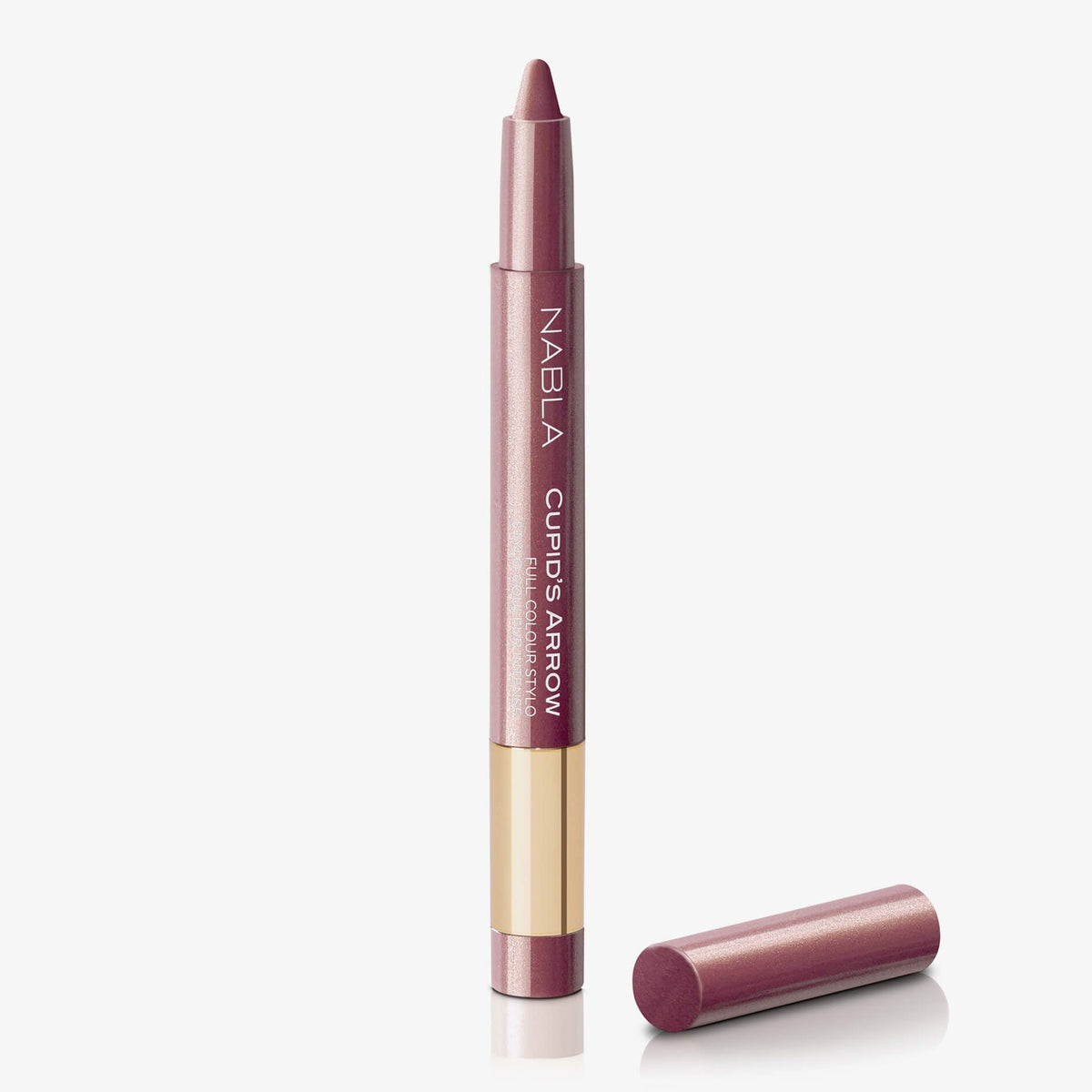 Ein malvenfarbener Cupid’s Arrow Longwear Stylo Arrow Shine-Lippenstift steht aufrecht ohne Kappe auf einem weißen Hintergrund.