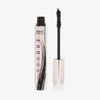 Offene Lash Out Mascara mit metallischem Silberdesign und schwarzer Hourglass-Bürste vor weißem Hintergrund.
