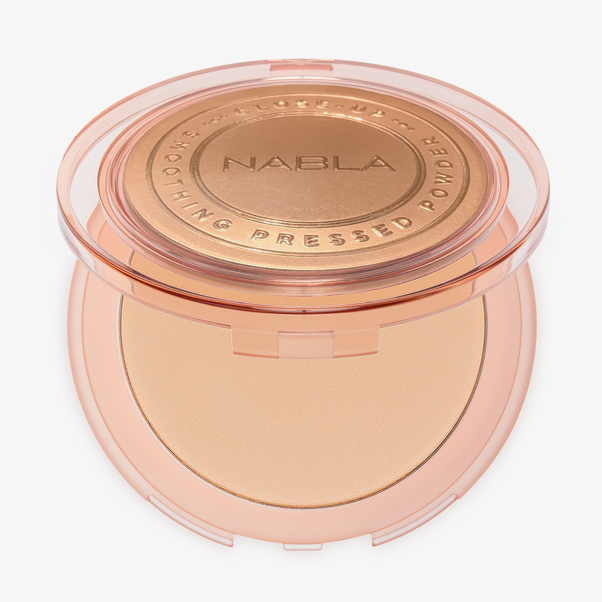 Eine runde Kompaktpackung NABLA Close-Up Smoothing Pressed Powder in Medium mit durchsichtigem Deckel und pfirsichfarbener Verpackung.