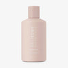 Pfirsichfarbene Flasche Bali Body Essentials Shower Oil vor weißem Hintergrund