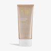 Die helle bronze farbene Tube Gradual Tanning Lotion Tinted Skin Perfector mit weißem Deckel vor weißem Hintergrund