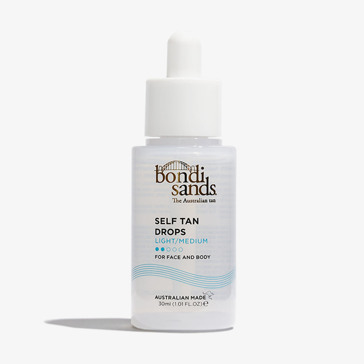 Weiße Tropfflasche Self Tan Drops von Bondi Sands in Light/ Medium vor weißem Hintergrund