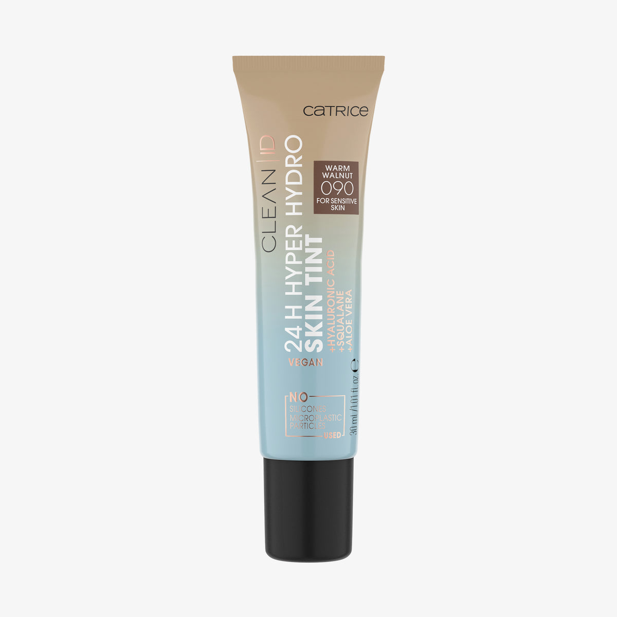 Eine Tube Catrice Clean ID 24H Hyper Hydro Skin Tint 090 Warm Walnut mit beige-blauem Farbverlauf und schwarzem Deckel.
