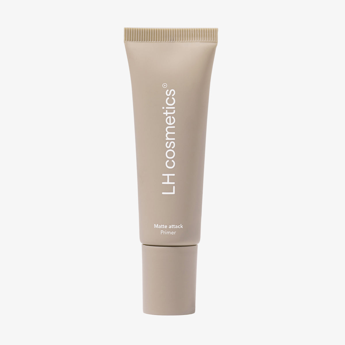Eine beige Tube LH Cosmetics Matte Attack Primer steht aufrecht vor einem weißen Hintergrund.