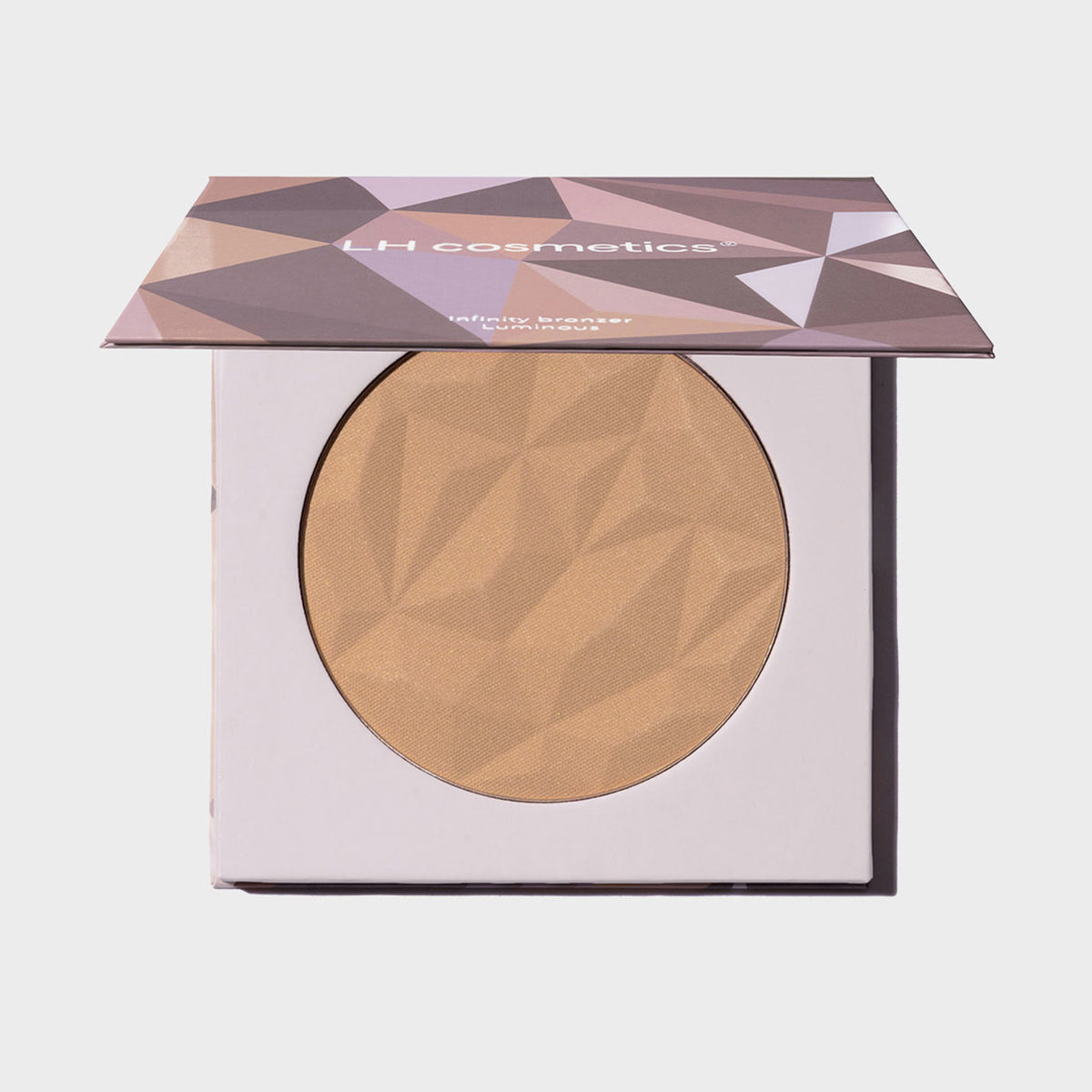 Eckige Kompaktdose mit geometrischem lilanem Muster und beigem Puder des Infinity Bronzer Always von LH Cosmetics vor weißem Hintergrund.