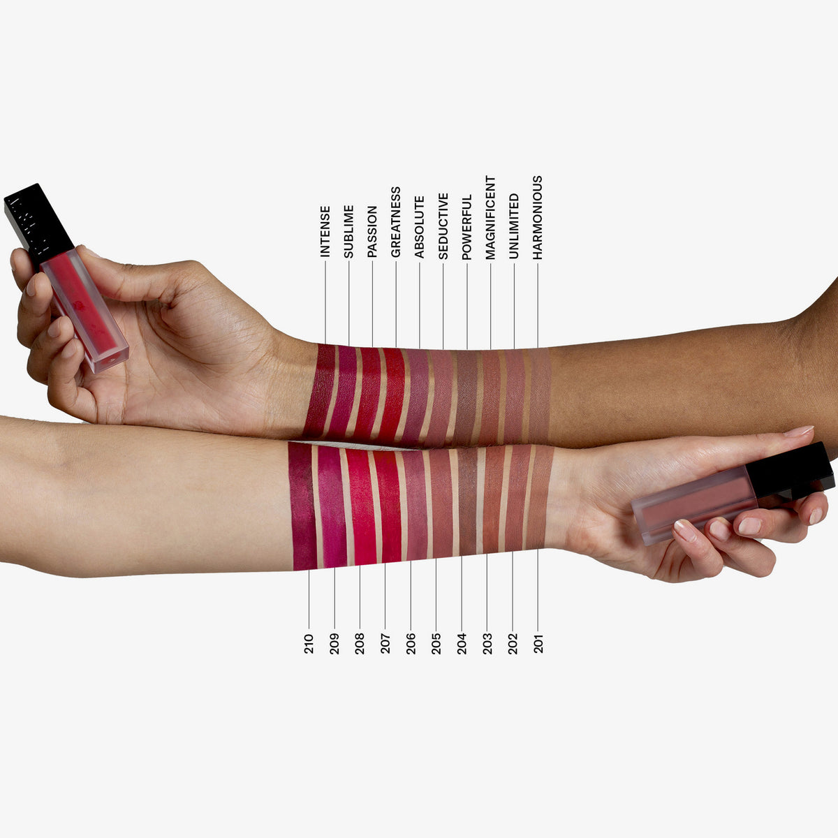 Zwei Unterarme mit unterschiedlichen Hauttönen die die Farben der Sublimatte Matte Liquid Lipsticks von Mesauda Beauty präsentieren.
