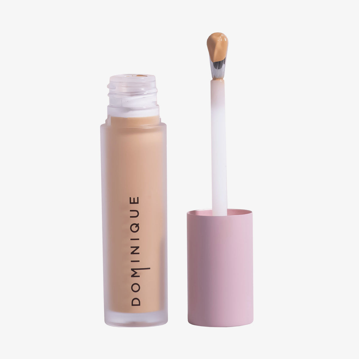 Auf weißem Hintergrund ist eine geöffnete Tube Wide Awake Full Coverage Concealer Chai Latte mit rosa Kappe und Applikatorstab abgebildet.