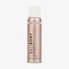 Eine goldene Sprühdose Bali Body Instant Tan Medium-Dark mit weißer Kappe vor weißem Hintergrund