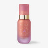 Eine rosa mattierte Flasche Angel Aura von nabla cosmetics Primer mit einer Pumpe mit Goldakzent.
