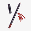 Offener Crayon Lipliner und Make-up-Stift in der Farbe Cherry von LH Cosmetic neben einer dunkelroten Kritzelei auf weißem Hintergrund.