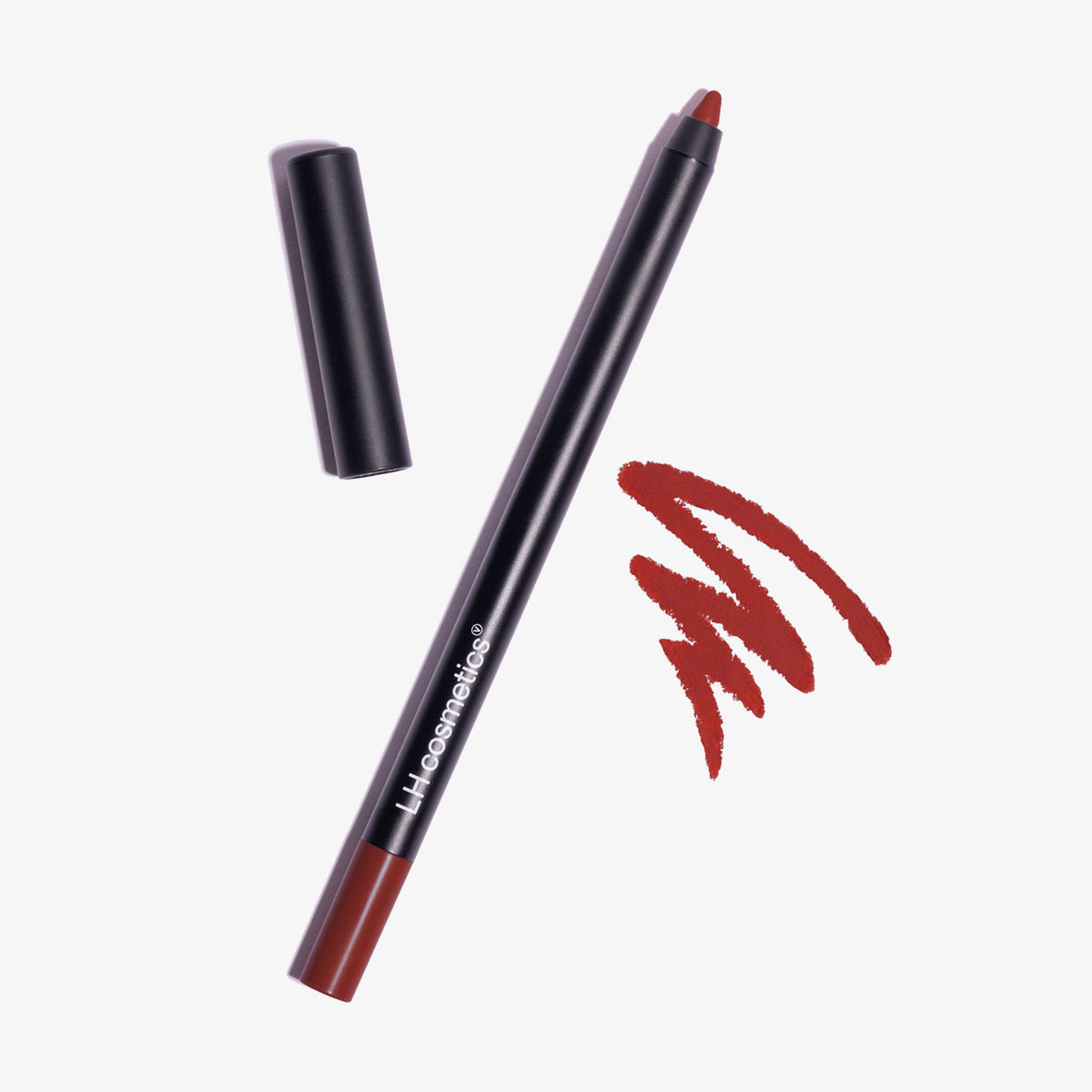 Offener Crayon Lipliner und Make-up-Stift in der Farbe Cherry von LH Cosmetic neben einer dunkelroten Kritzelei auf weißem Hintergrund.