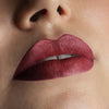 Nahaufnahme von Lippen die mit dem Sublimatte Matte Liquid Lipstick von Mesauda Beauty geschminkt sind. Farbe: 206 Absolute