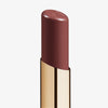 Eine Nahaufnahme des Beyond Jelly Lipstick in der Farbe Ardor in einer glänzenden goldenen Hülse vor weißem Hintergrund.