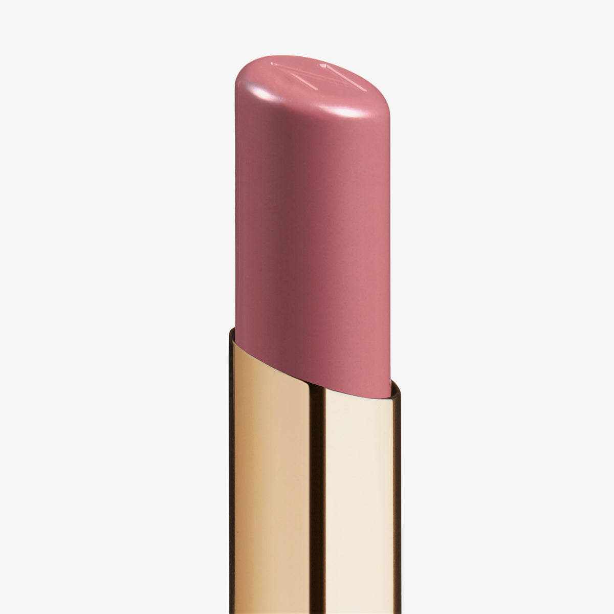 Eine Nahaufnahme des Beyond Jelly Lipstick in der Farbe Luz in einer glänzenden goldenen Hülse vor weißem Hintergrund.
