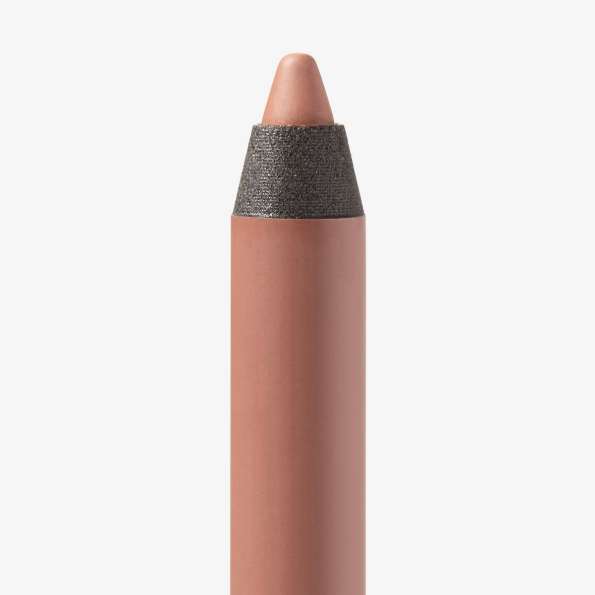 Nahaufnahme der Spitze des Close-Up Lip Shaper Lippenkonturenstifts in der Farbe Nude #1, ein heller, neutraler Rosaton, vor weißem Hintergrund.