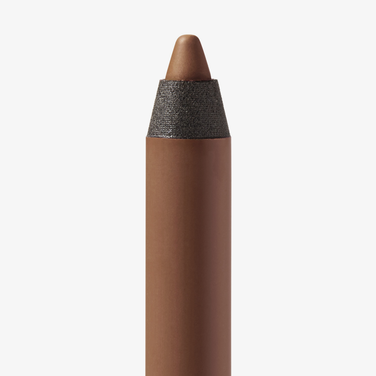 Nahaufnahme der Spitze des Close-Up Lip Shaper Lippenkonturenstifts in der Farbe Nude #5, ein tiefes Rosabraun mit warmem Finish, vor weißem Hintergrund.