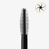 Eine Nahaufnahme der Vicious™ Mascara-Bürste mit spitzen Borsten, dargestellt vor einem schlichten weißen Hintergrund.