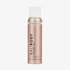 Eine goldene Flasche Bali Body Instant Tan Light-Medium mit weißer Kappe vor weißem Hintergrund