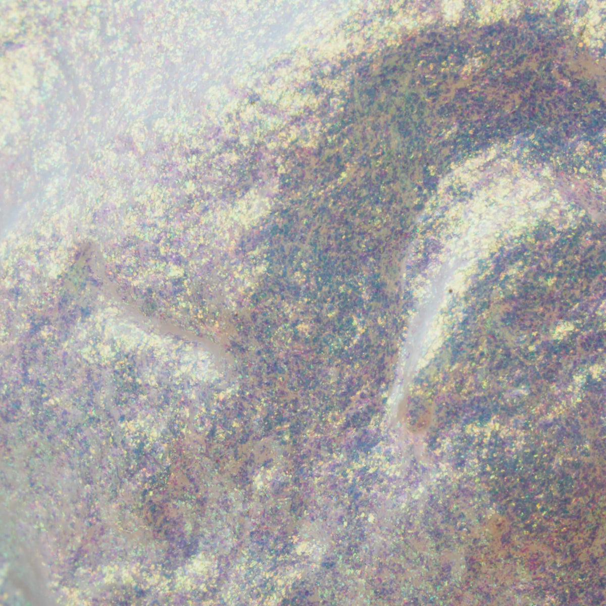 Nahaufnahme der Textur der Twin Flames Crazy4U in schimmerndem Opal.