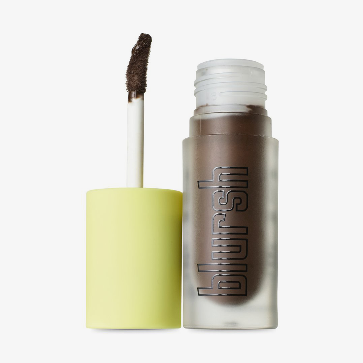Eine offene Flasche mit der Aufschrift "Blursh" von Made by Mitchell, mit Apllikator Verschluss daneben stehend.