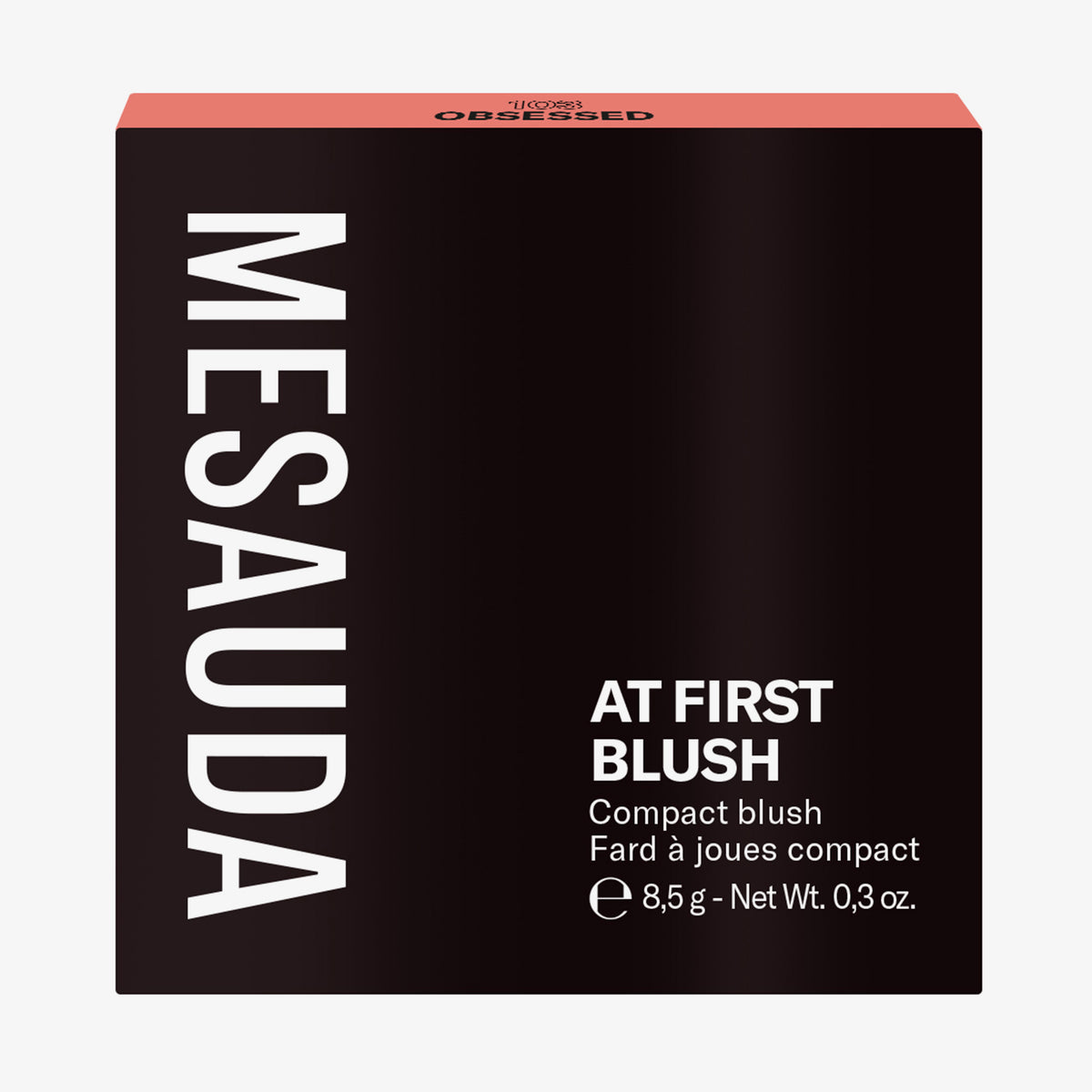 Die schwarze Schachtel des Mesauda Beauty At First Blush Rouges aufrecht vor einem weißen Hintergrund.