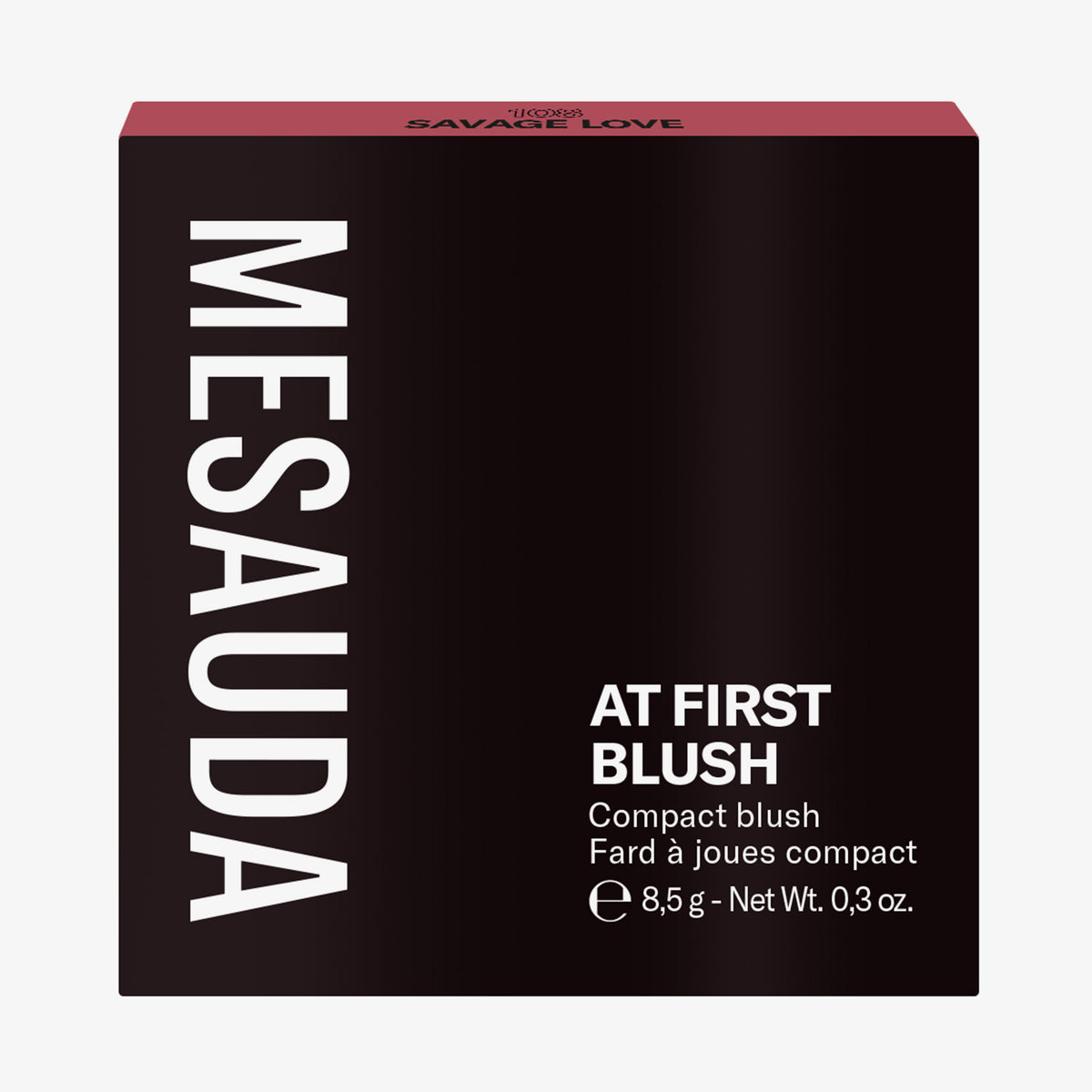 Die schwarze Schachtel des Mesauda Beauty At First Blush Rouges aufrecht vor einem weißen Hintergrund.
