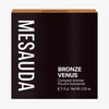 Mesauda Beauty Bronze Venus ist ein kompakter Bronzer in einer schwarzen Schachtel mit weißem Text und einem Etikett mit einem Nettogewicht von 10 g.