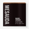 Die schwarze Schachtel des Mesauda Beauty Nude Venus Puders aufrecht vor einem weißen Hintergrund.
